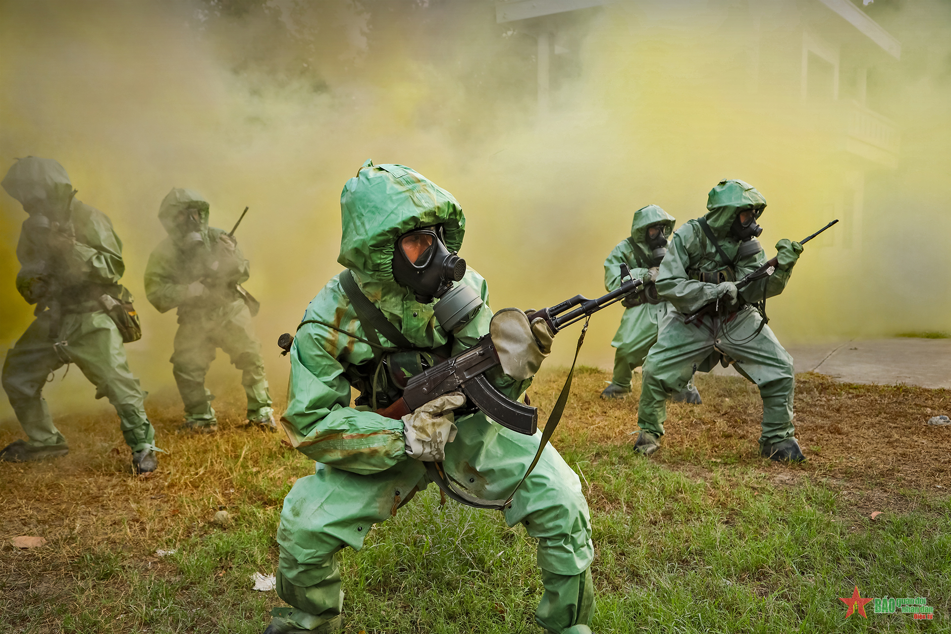 Một buổi huấn luyện của bộ đội phòng hóa Quân đoàn 4